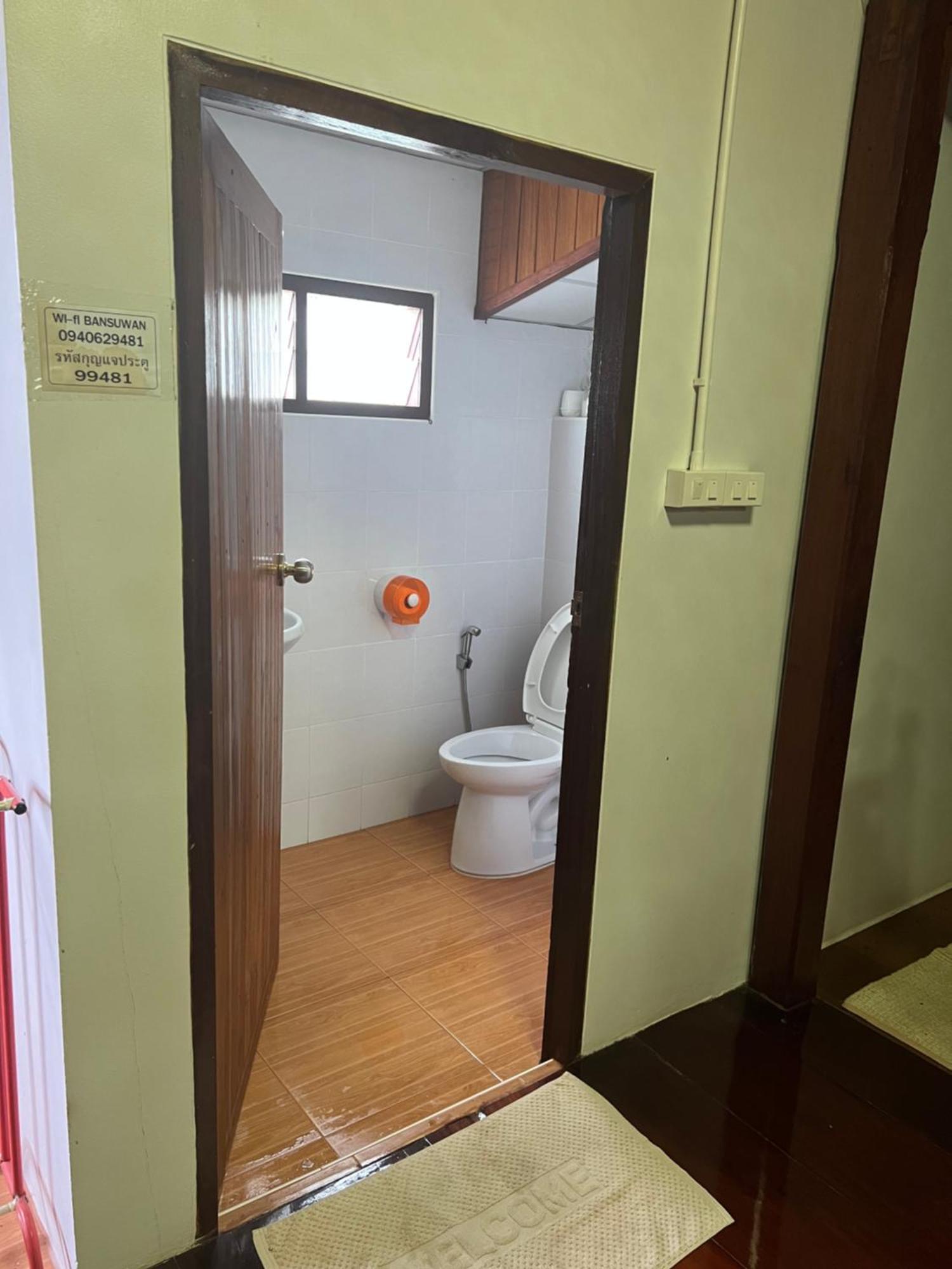 Bansuwan Homestay Ампхава Экстерьер фото