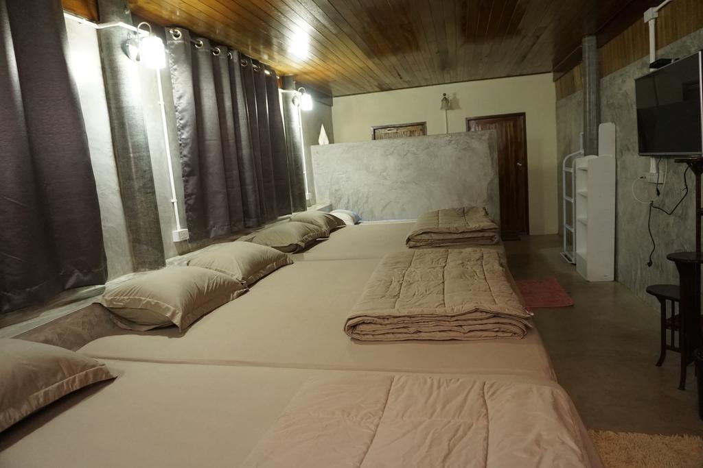 Bansuwan Homestay Ампхава Номер фото