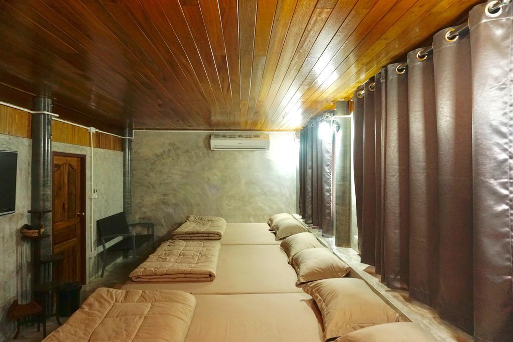 Bansuwan Homestay Ампхава Номер фото