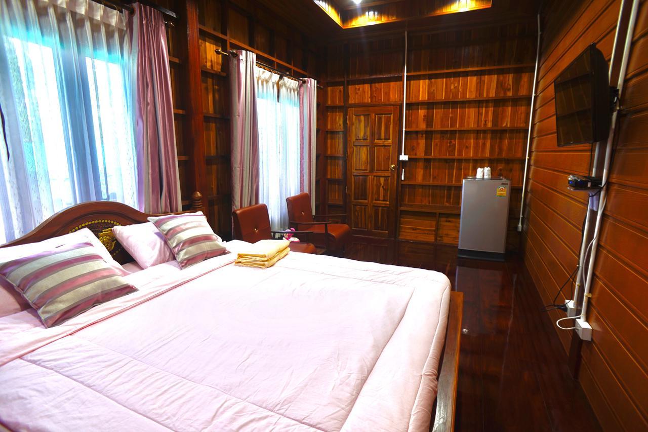 Bansuwan Homestay Ампхава Экстерьер фото