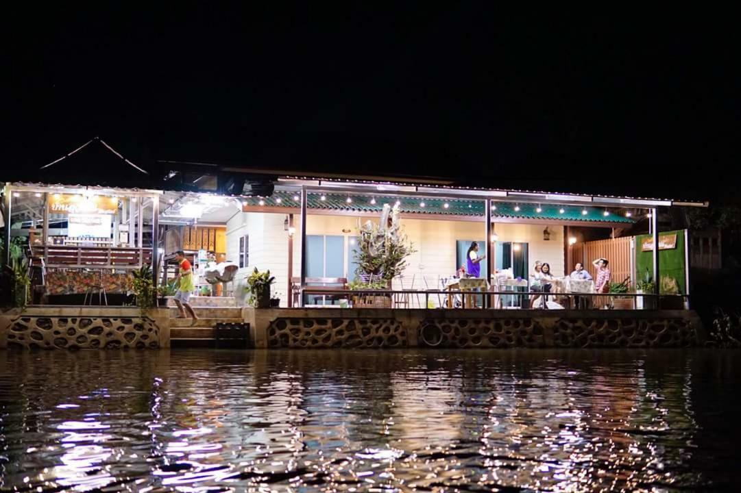 Bansuwan Homestay Ампхава Экстерьер фото