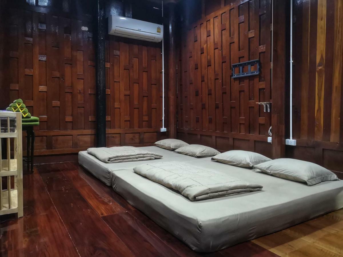 Bansuwan Homestay Ампхава Экстерьер фото
