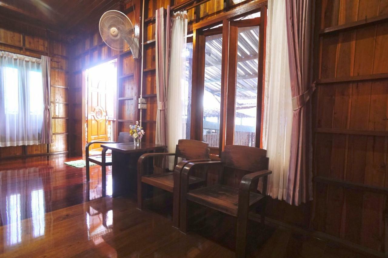 Bansuwan Homestay Ампхава Экстерьер фото